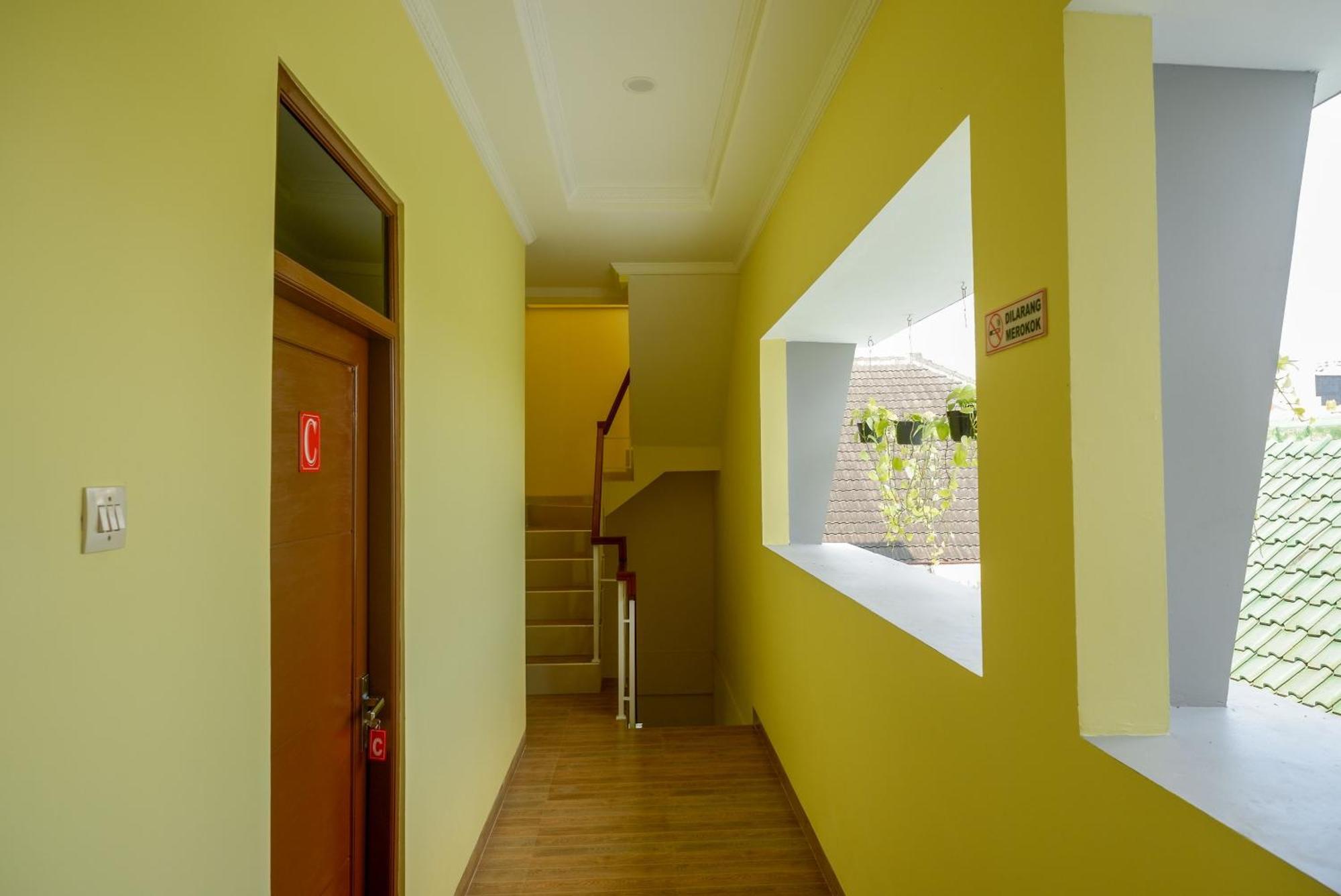 Reddoorz Near Rita Supermall Purwokerto 2 Buitenkant foto