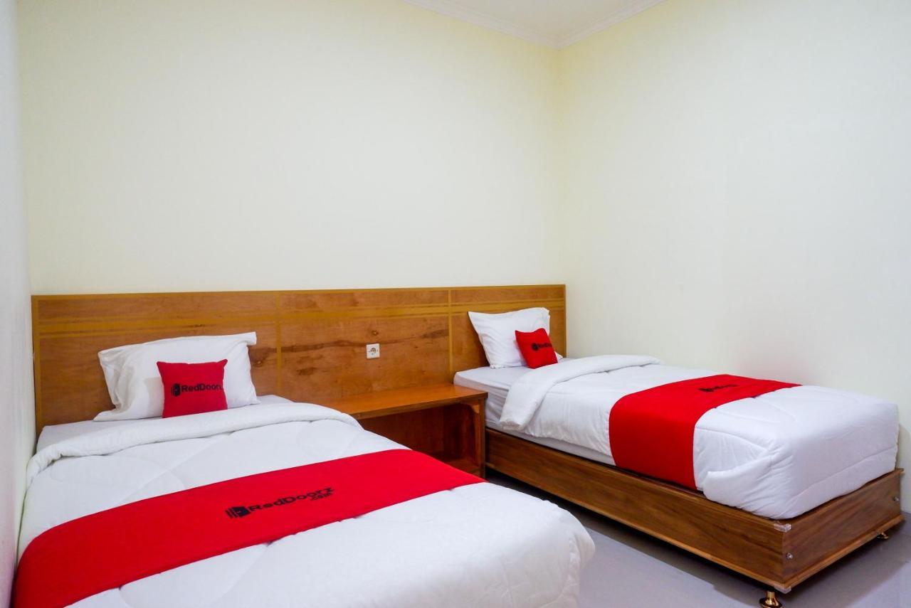 Reddoorz Near Rita Supermall Purwokerto 2 Buitenkant foto