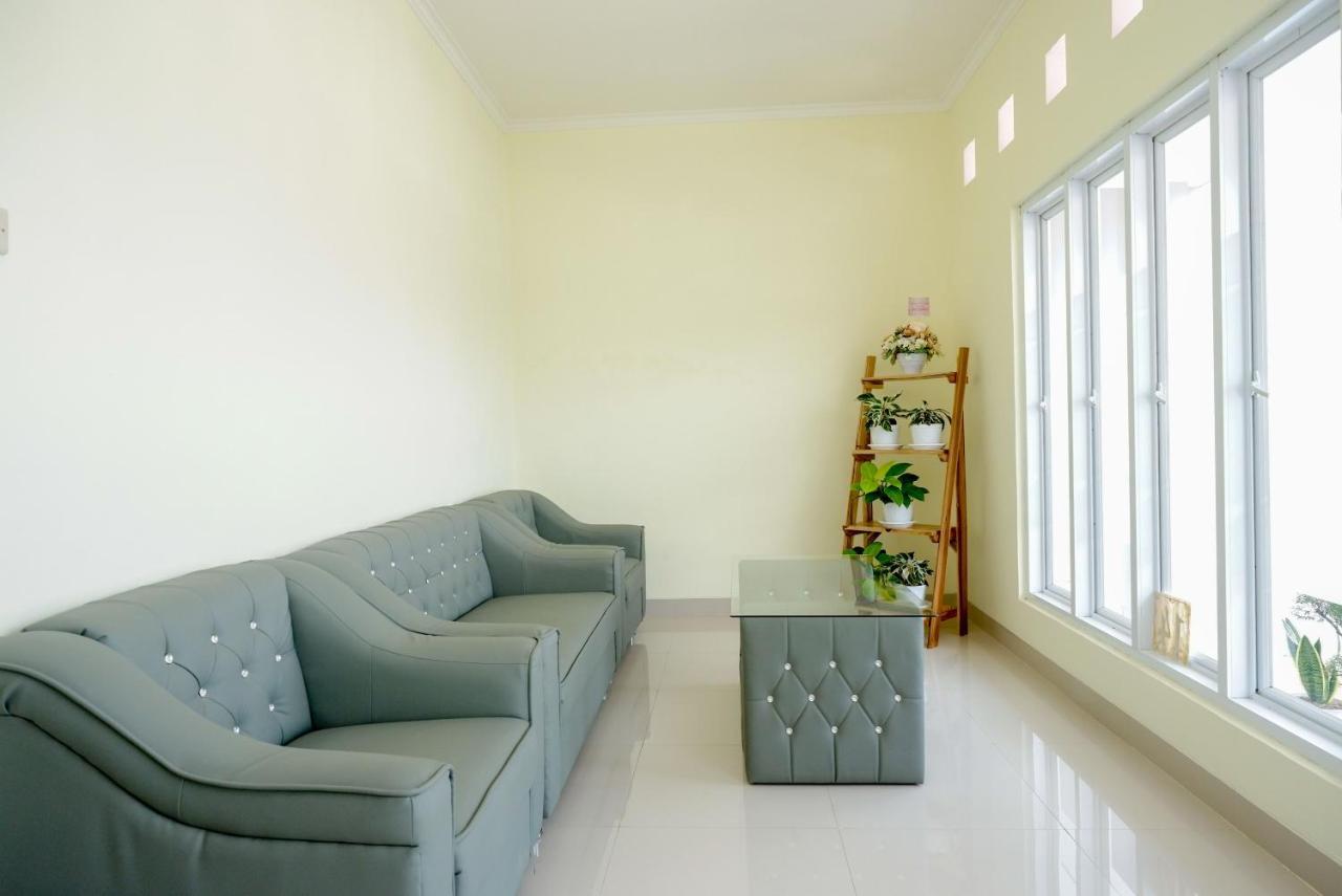Reddoorz Near Rita Supermall Purwokerto 2 Buitenkant foto