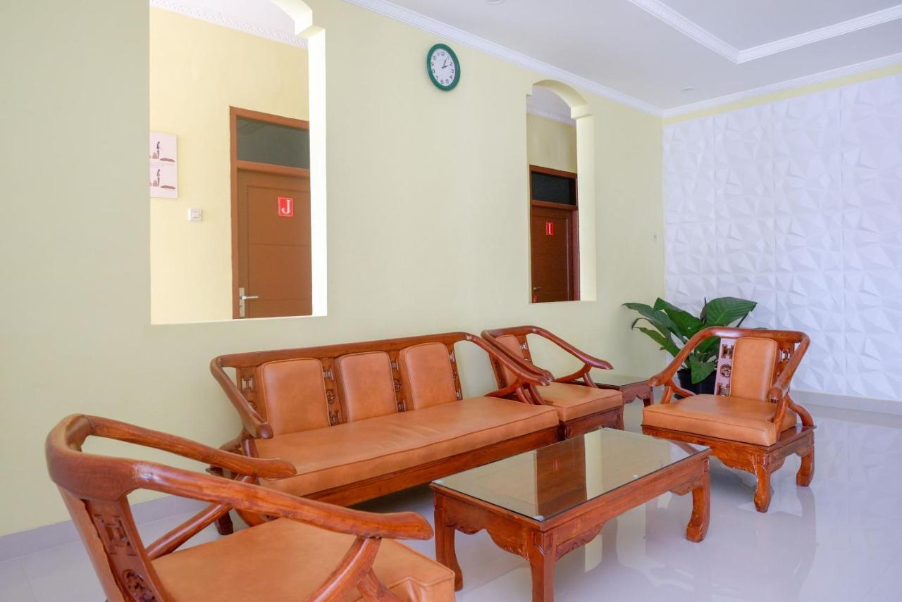 Reddoorz Near Rita Supermall Purwokerto 2 Buitenkant foto